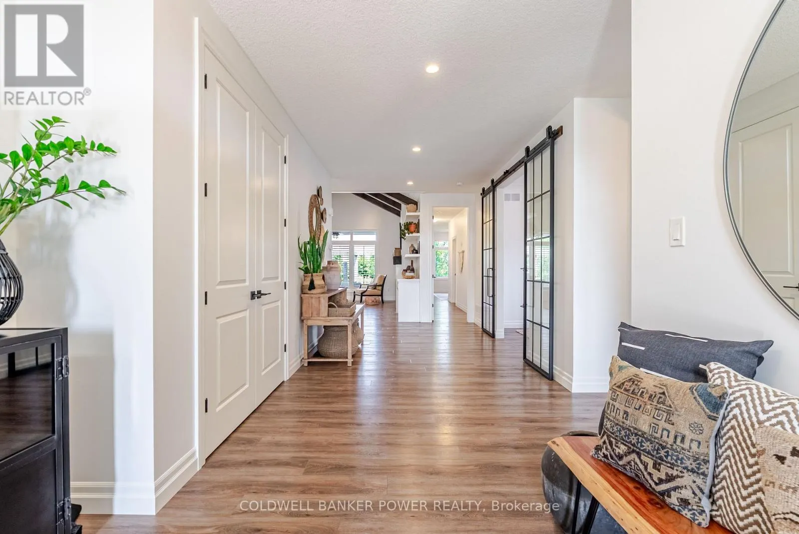 21 EDGEVIEW CRESCENT