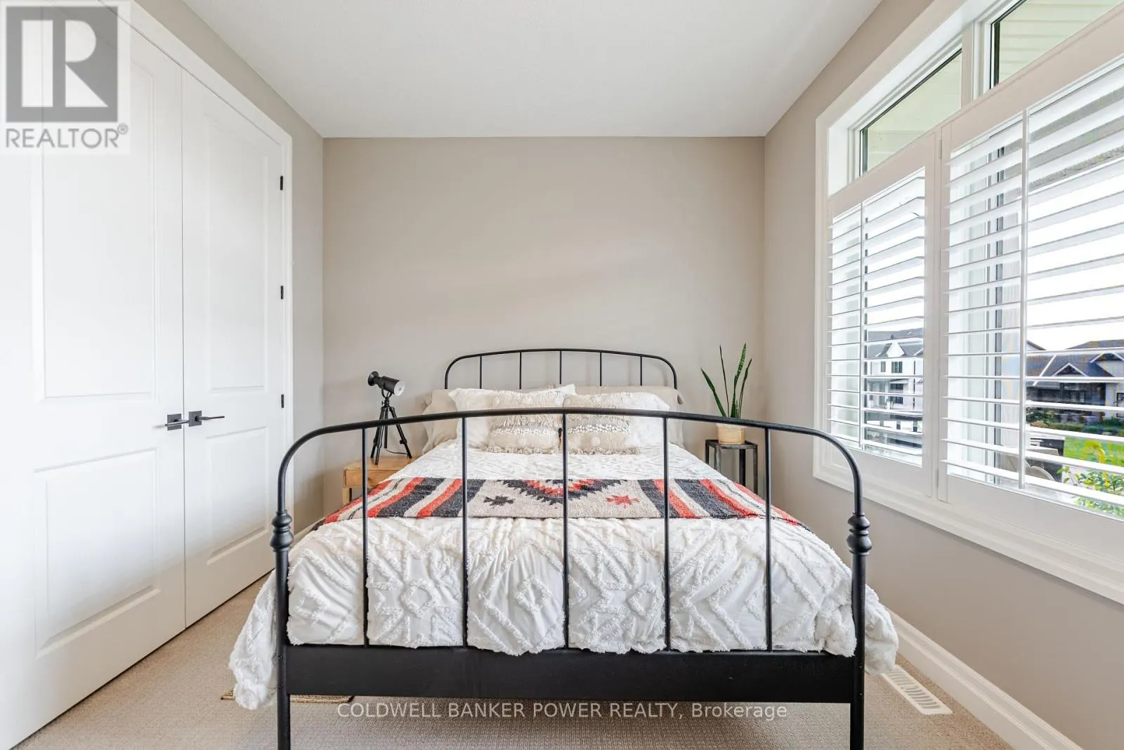 21 EDGEVIEW CRESCENT
