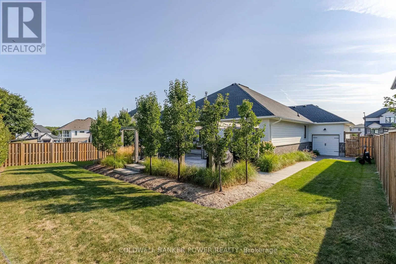 21 EDGEVIEW CRESCENT
