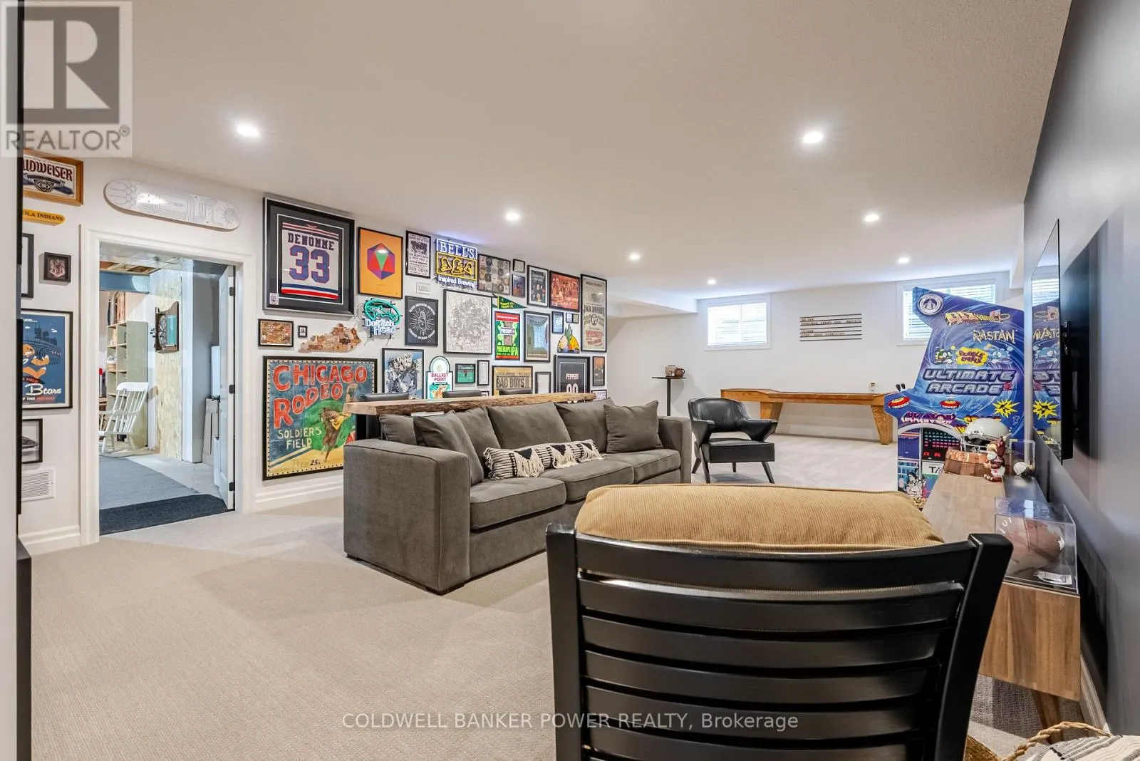 21 EDGEVIEW CRESCENT