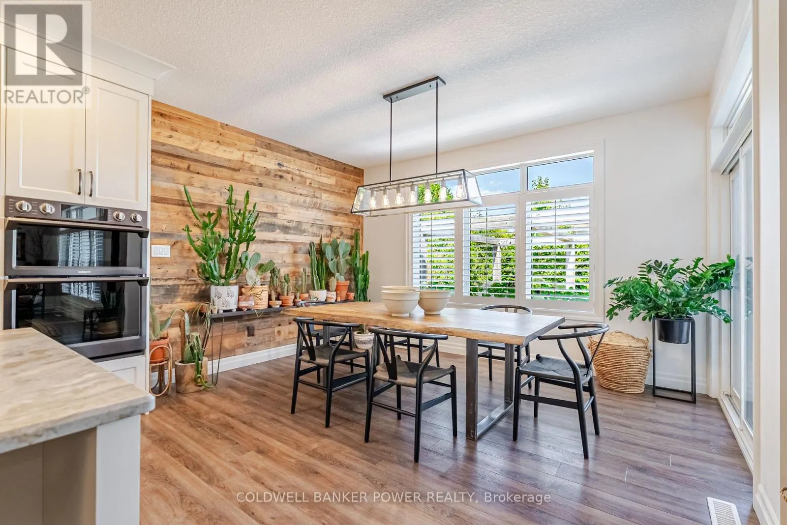 21 EDGEVIEW CRESCENT