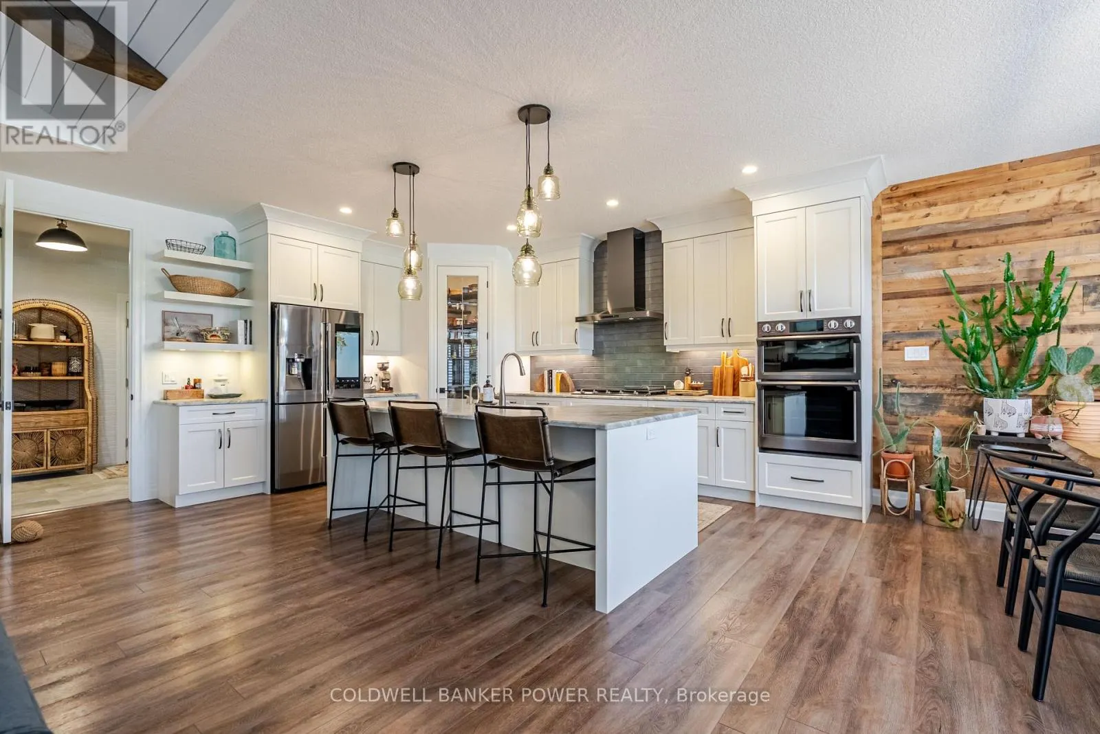 21 EDGEVIEW CRESCENT