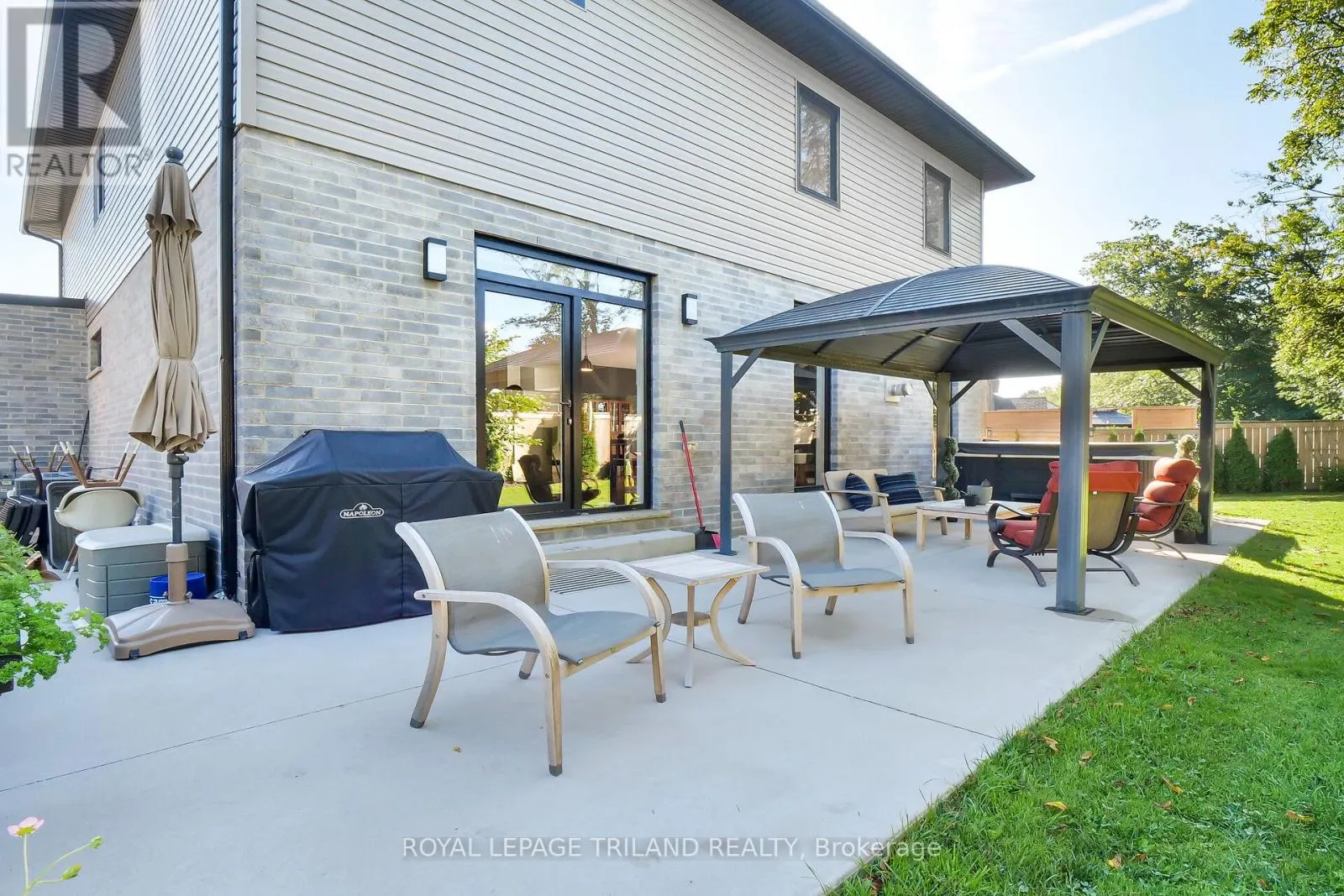 2438 RED THORNE AVENUE