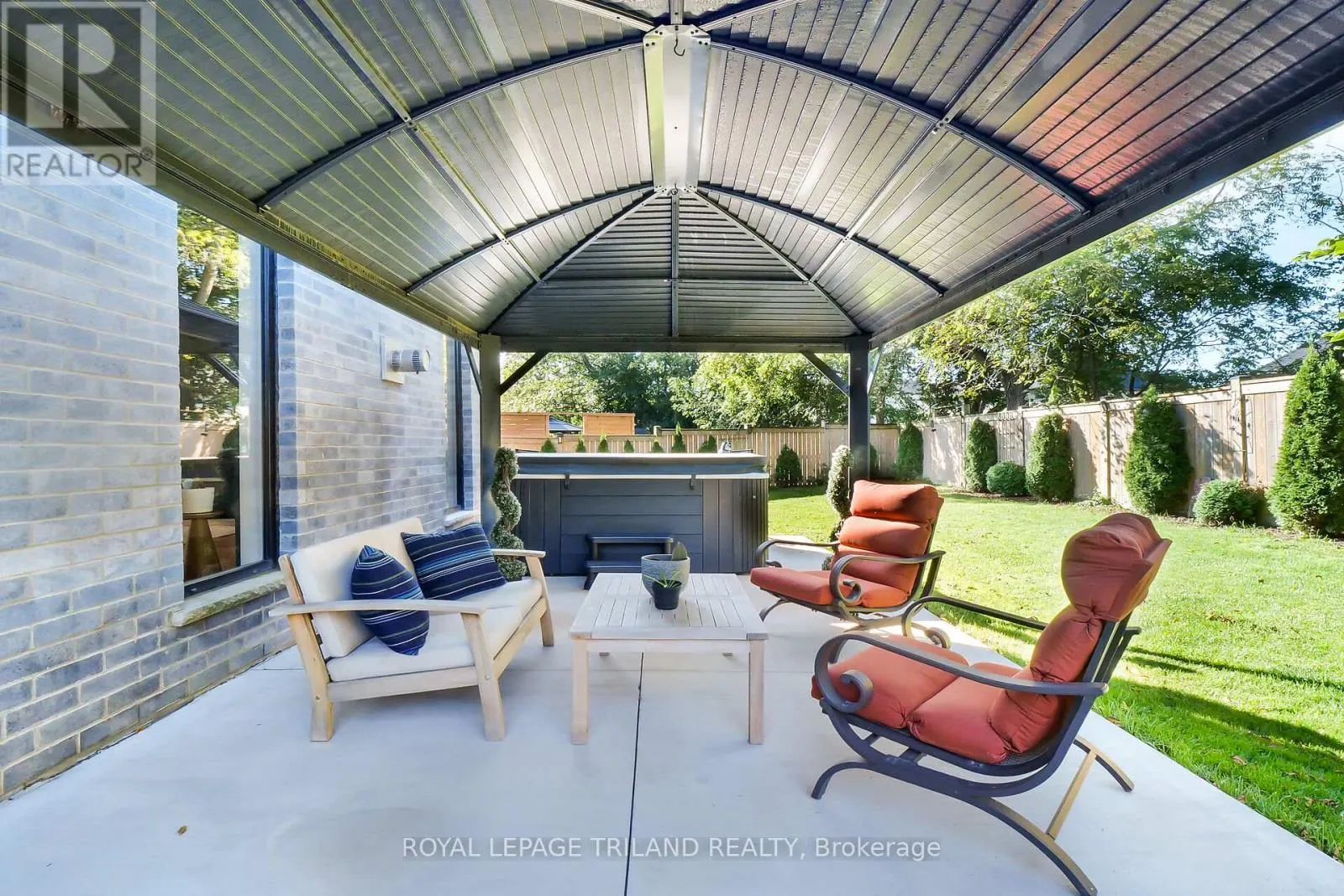 2438 RED THORNE AVENUE