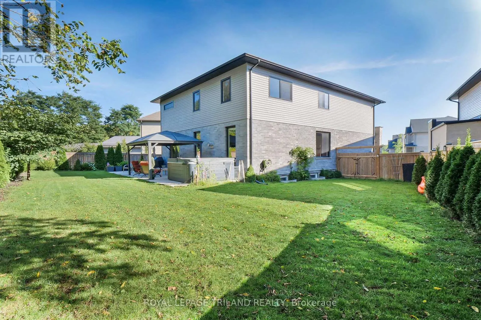 2438 RED THORNE AVENUE