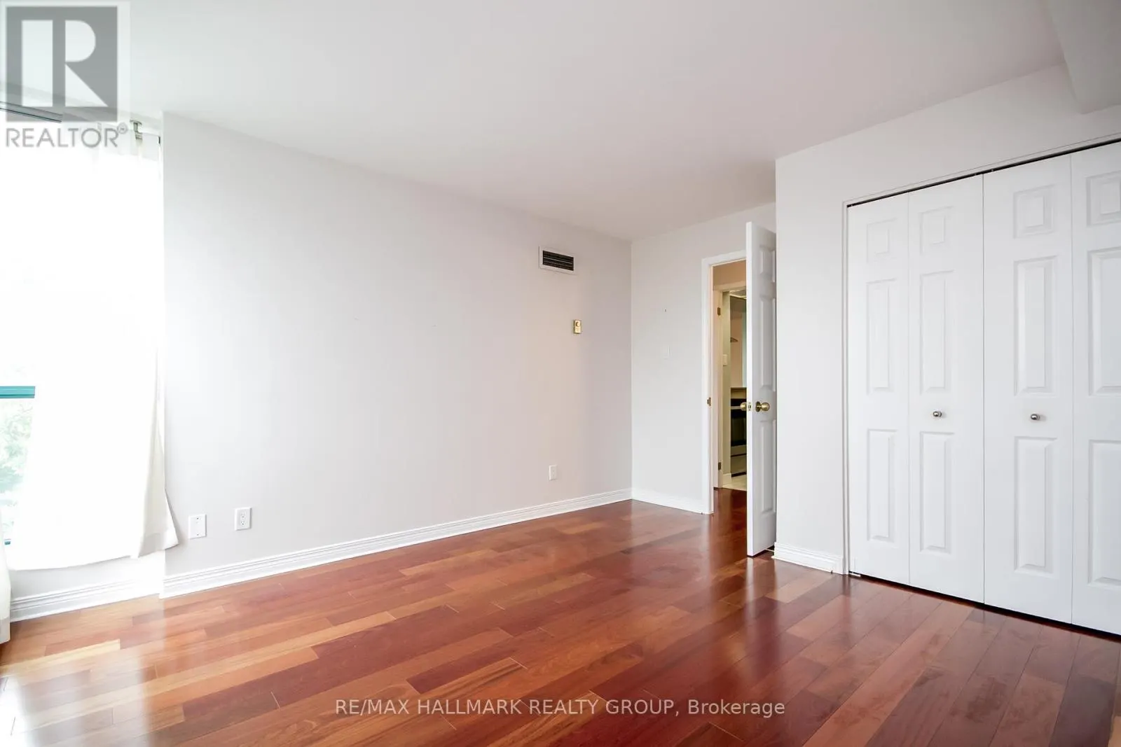 306 - 15 MURRAY STREET
