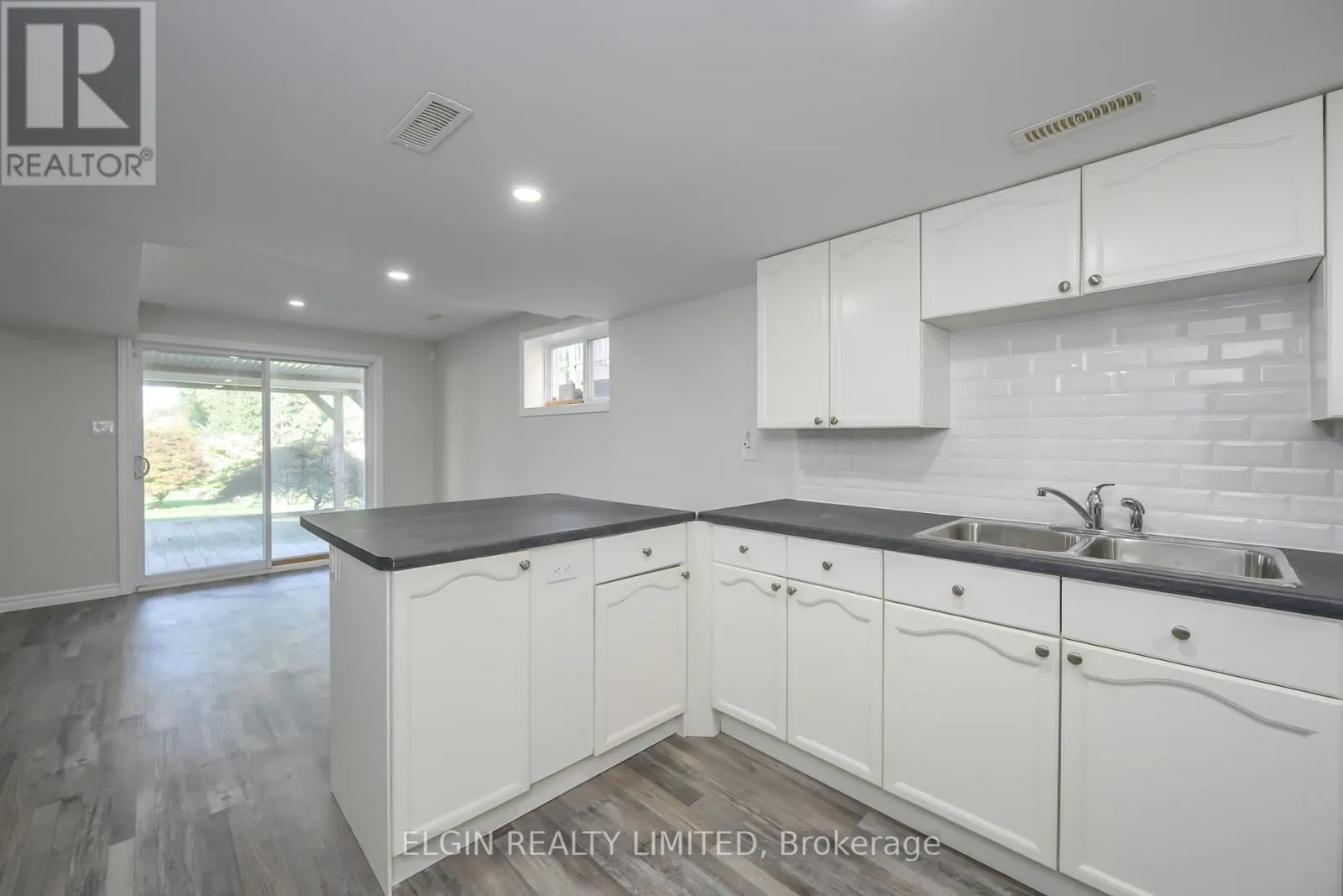 12 PEACH TREE BOULEVARD