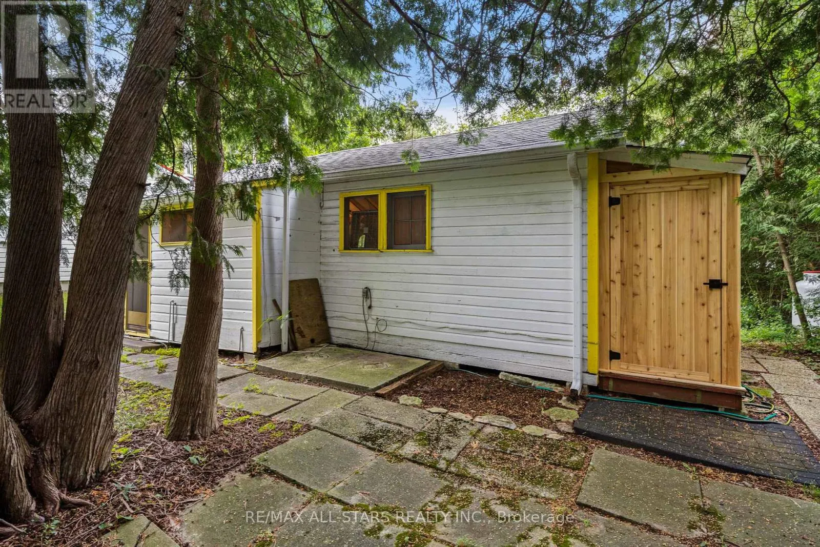93 STURGEON GLEN ROAD