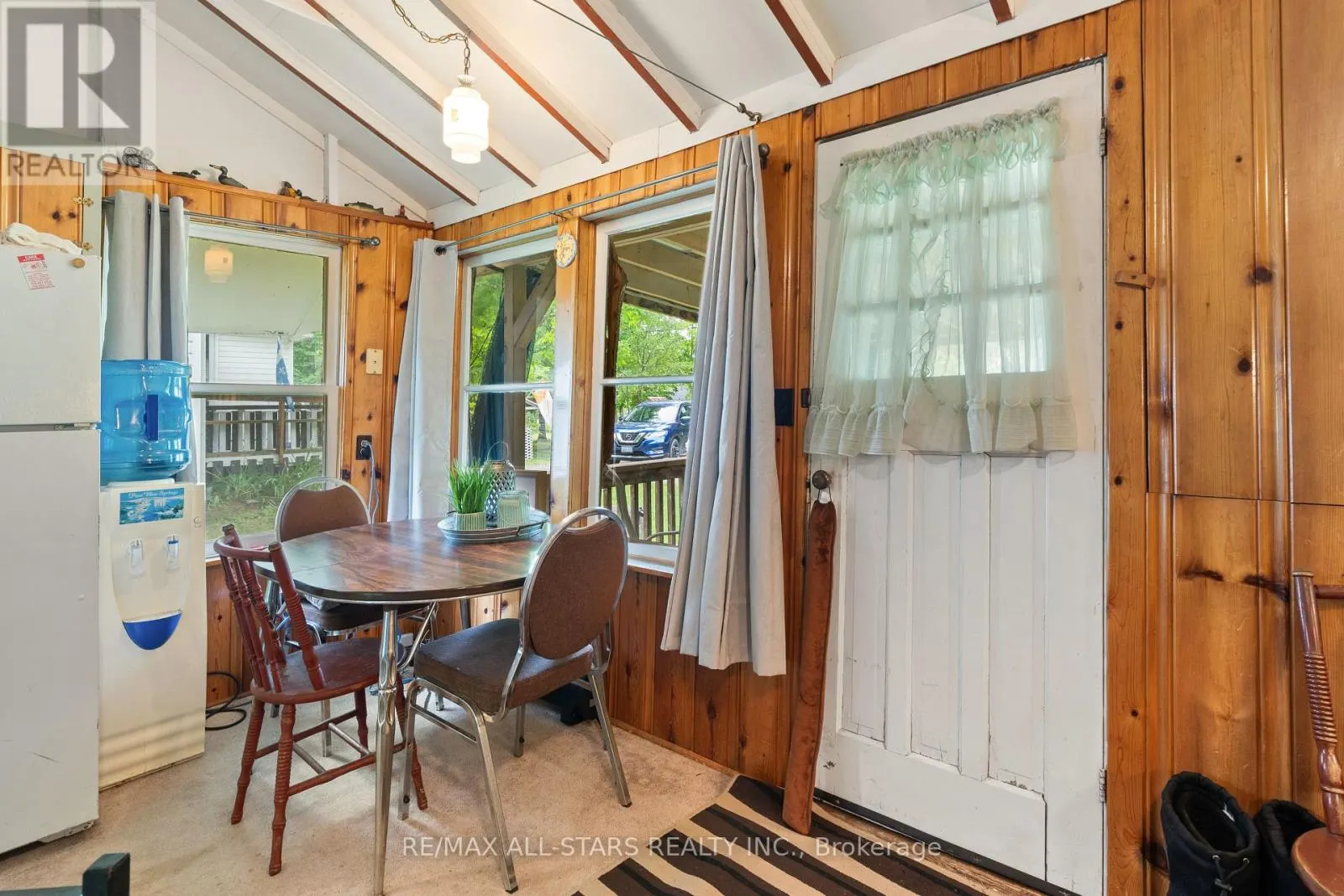 93 STURGEON GLEN ROAD