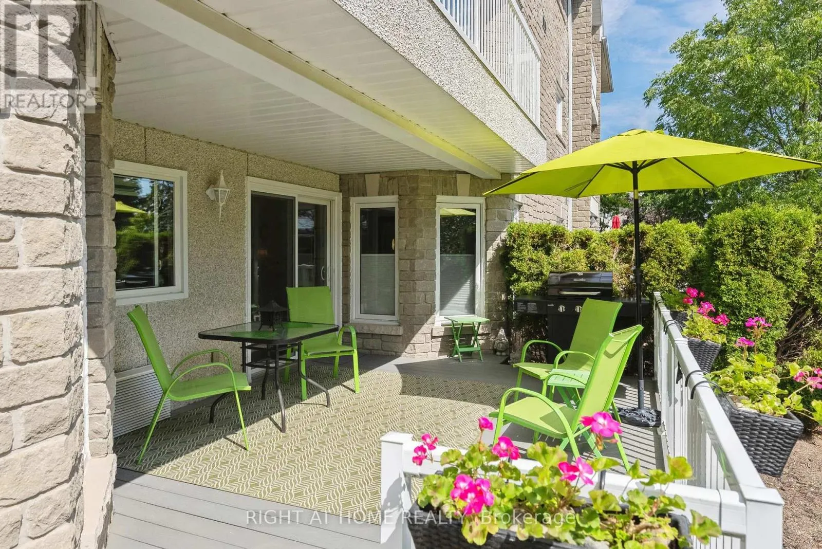 122B - 1099 CLONSILLA AVENUE, #122B