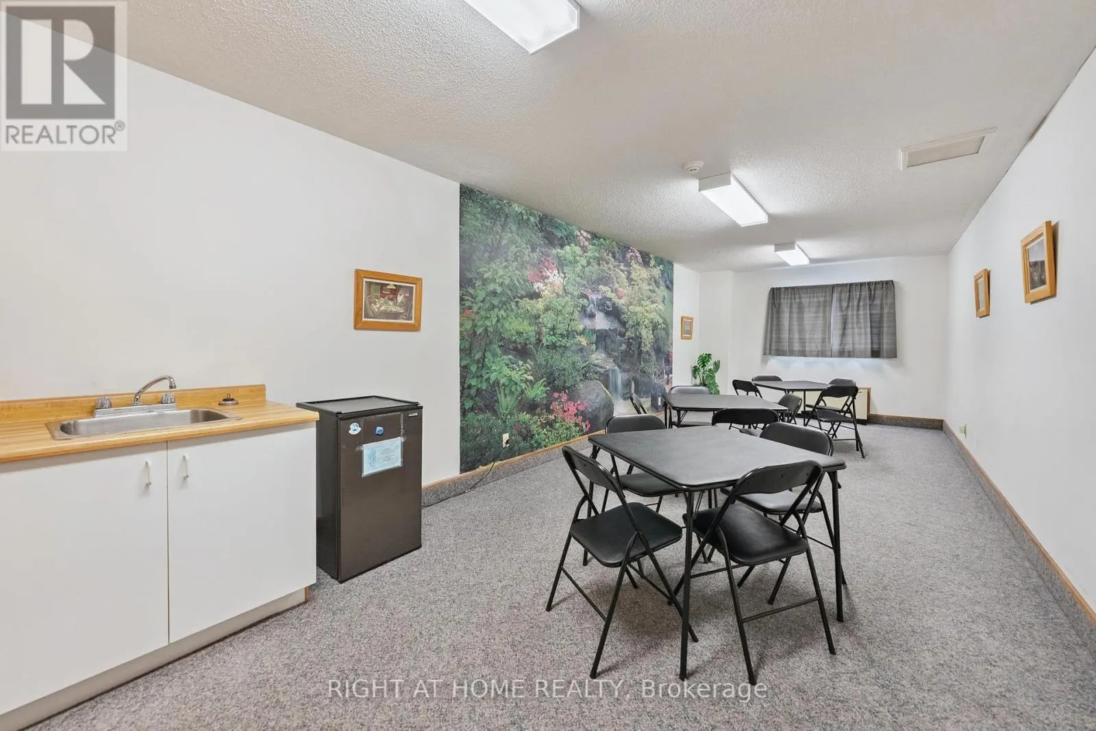 122B - 1099 CLONSILLA AVENUE, #122B