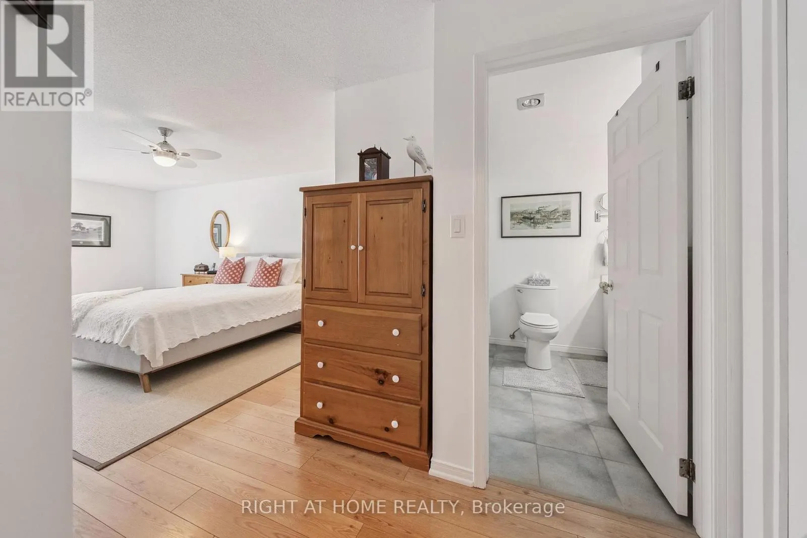 122B - 1099 CLONSILLA AVENUE, #122B