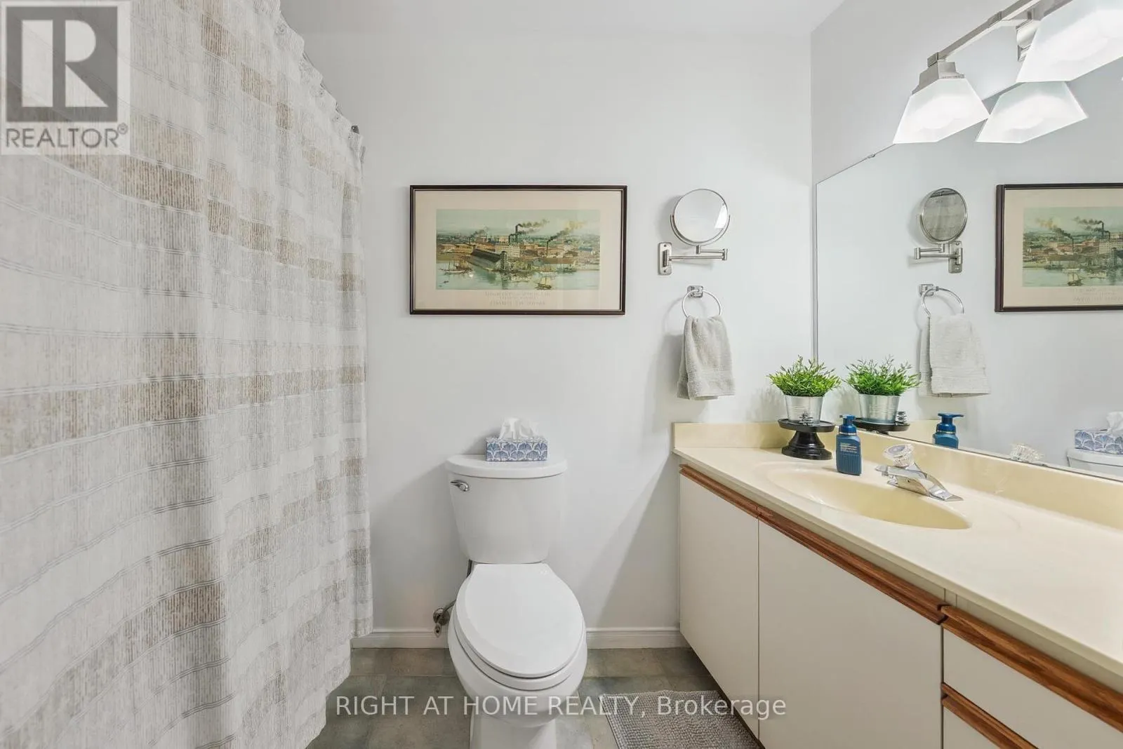 122B - 1099 CLONSILLA AVENUE, #122B