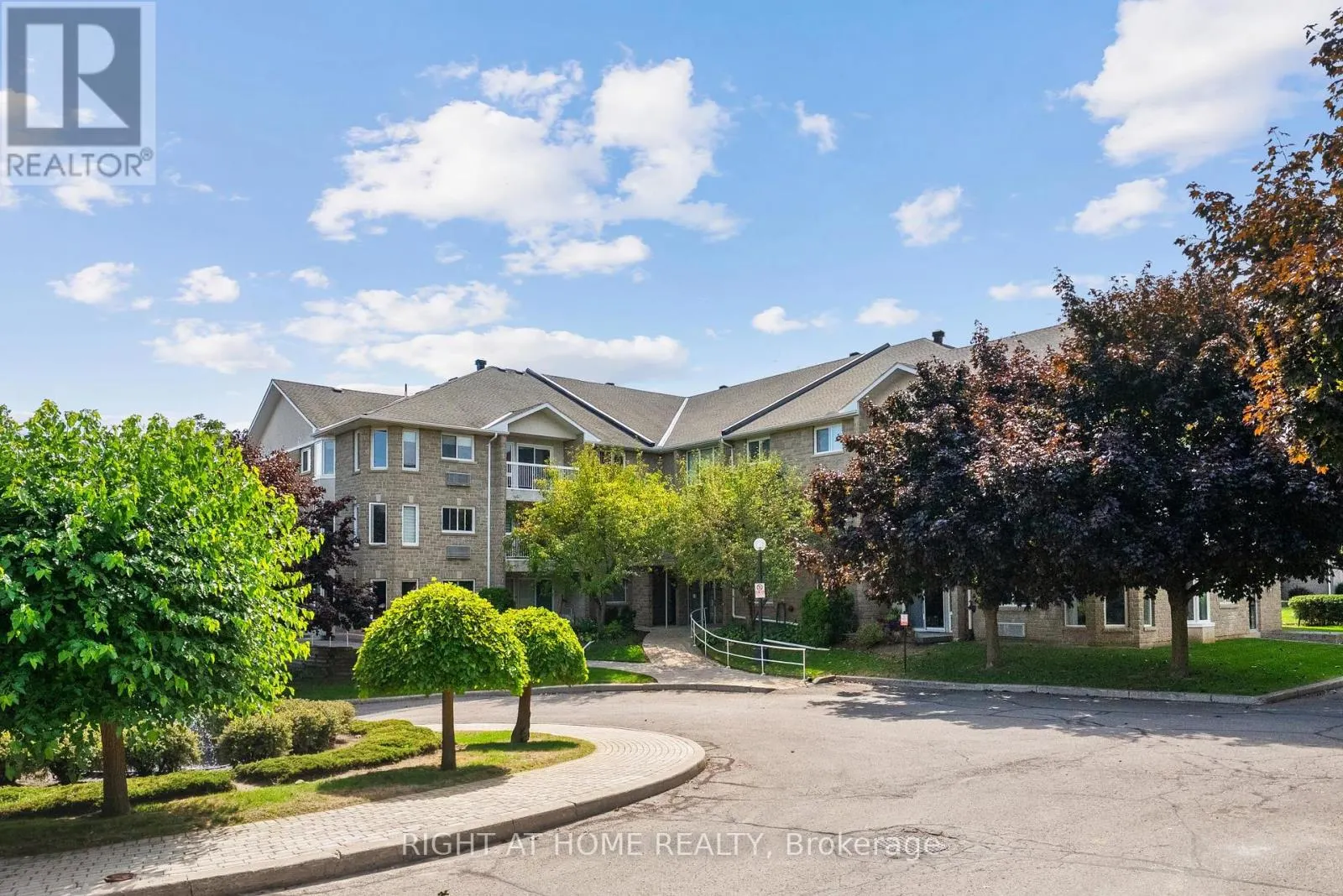 122B - 1099 CLONSILLA AVENUE, #122B