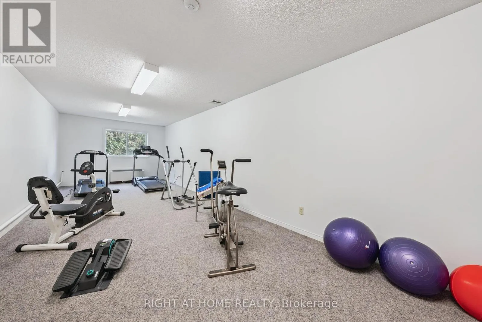 122B - 1099 CLONSILLA AVENUE, #122B