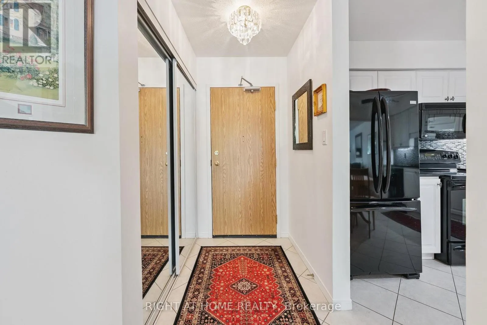 122B - 1099 CLONSILLA AVENUE, #122B