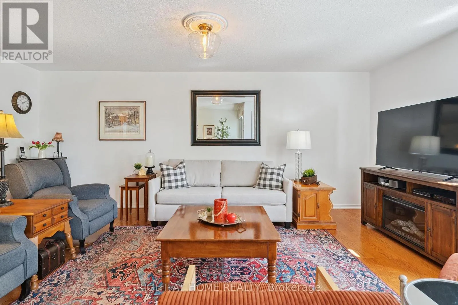 122B - 1099 CLONSILLA AVENUE, #122B