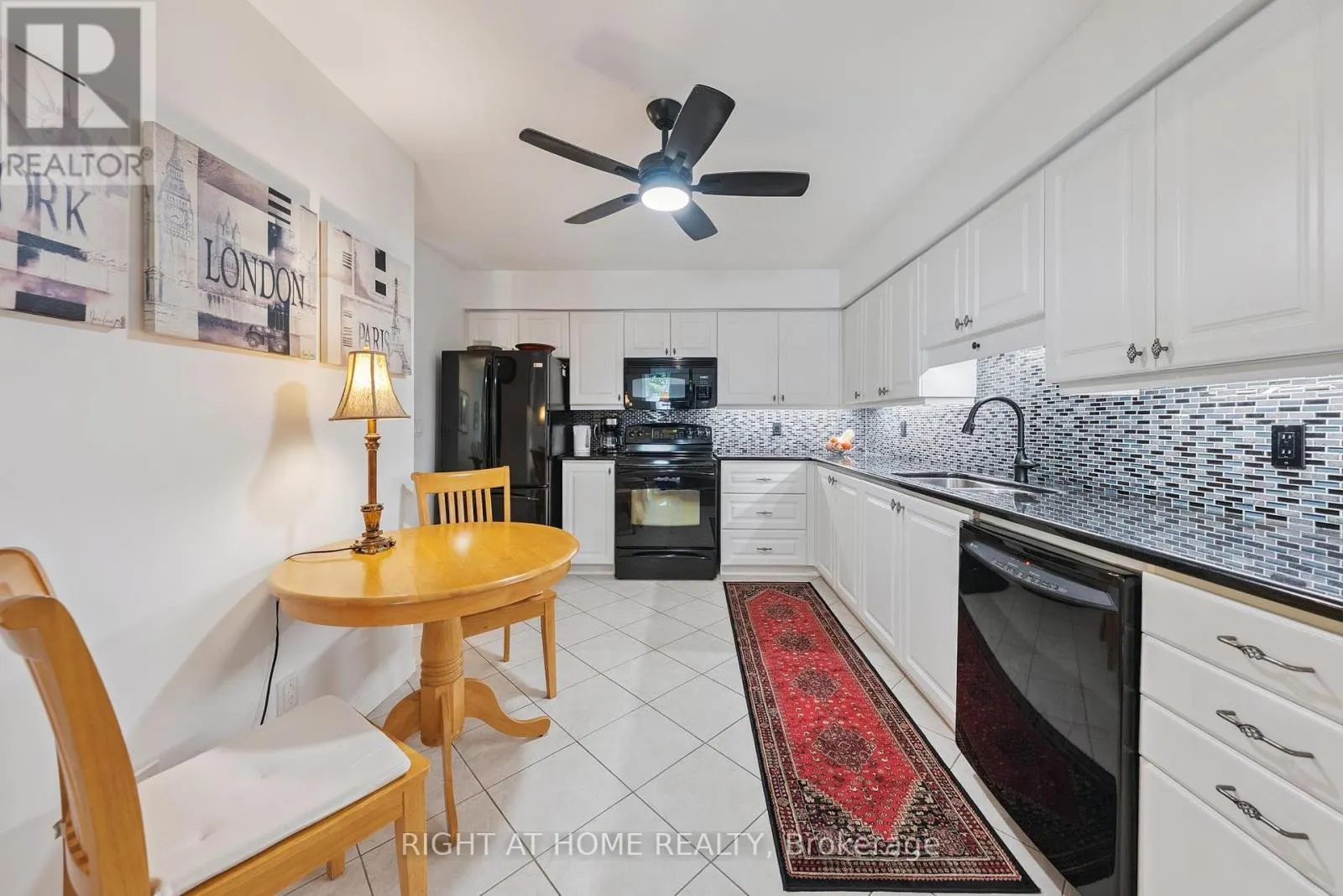 122B - 1099 CLONSILLA AVENUE, #122B
