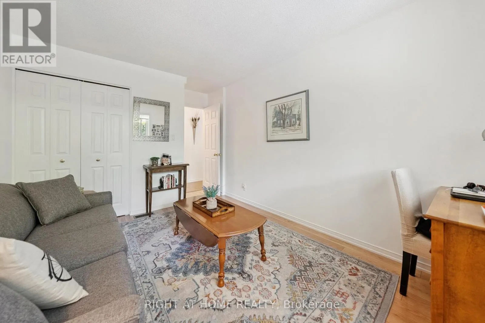 122B - 1099 CLONSILLA AVENUE, #122B