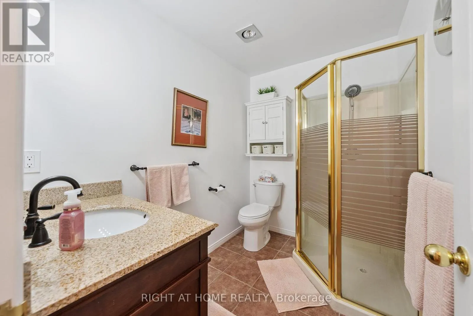 122B - 1099 CLONSILLA AVENUE, #122B