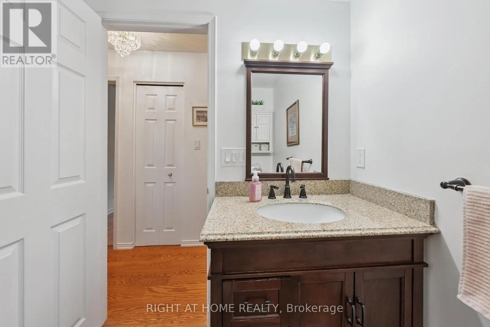 122B - 1099 CLONSILLA AVENUE, #122B