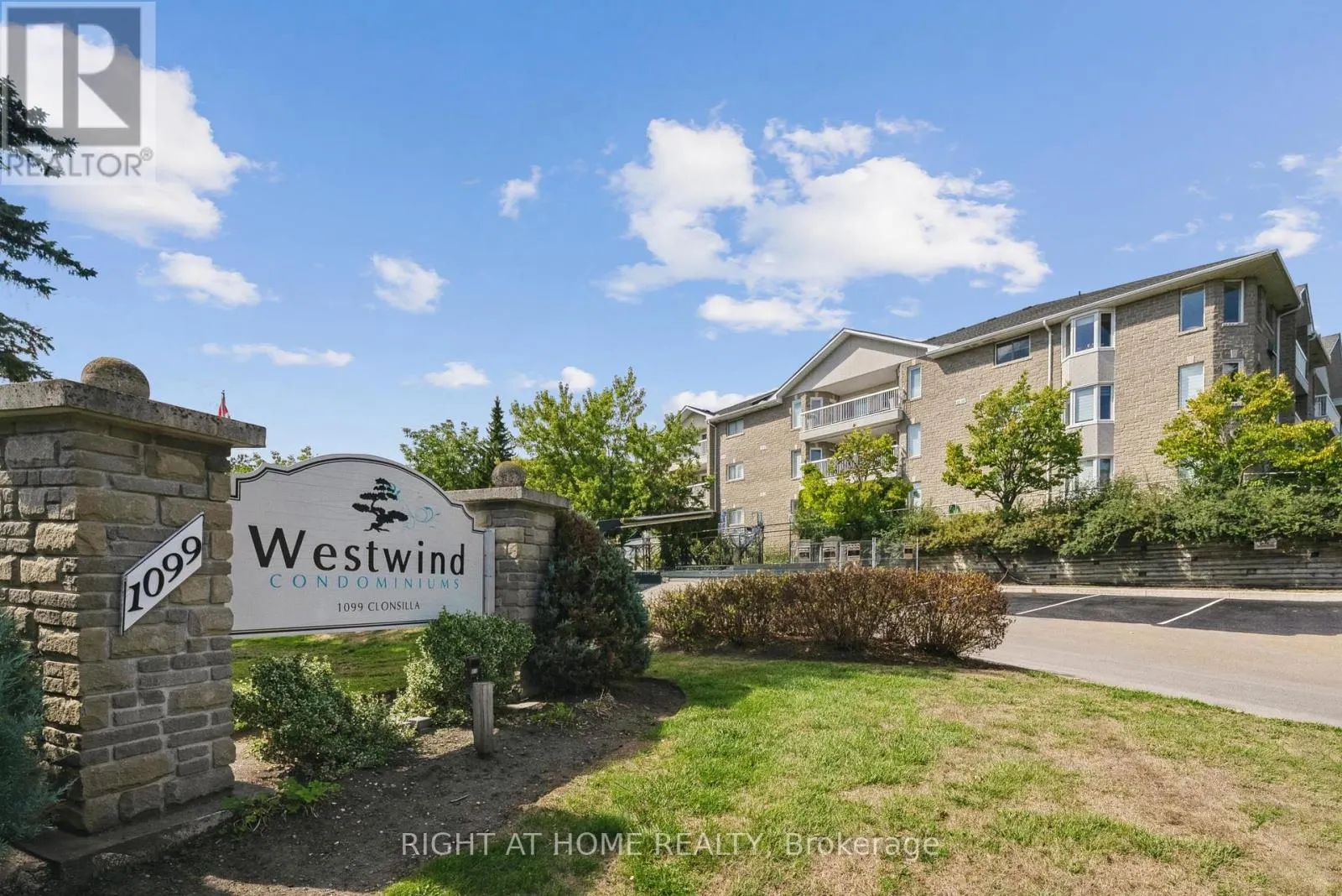 122B - 1099 CLONSILLA AVENUE, #122B