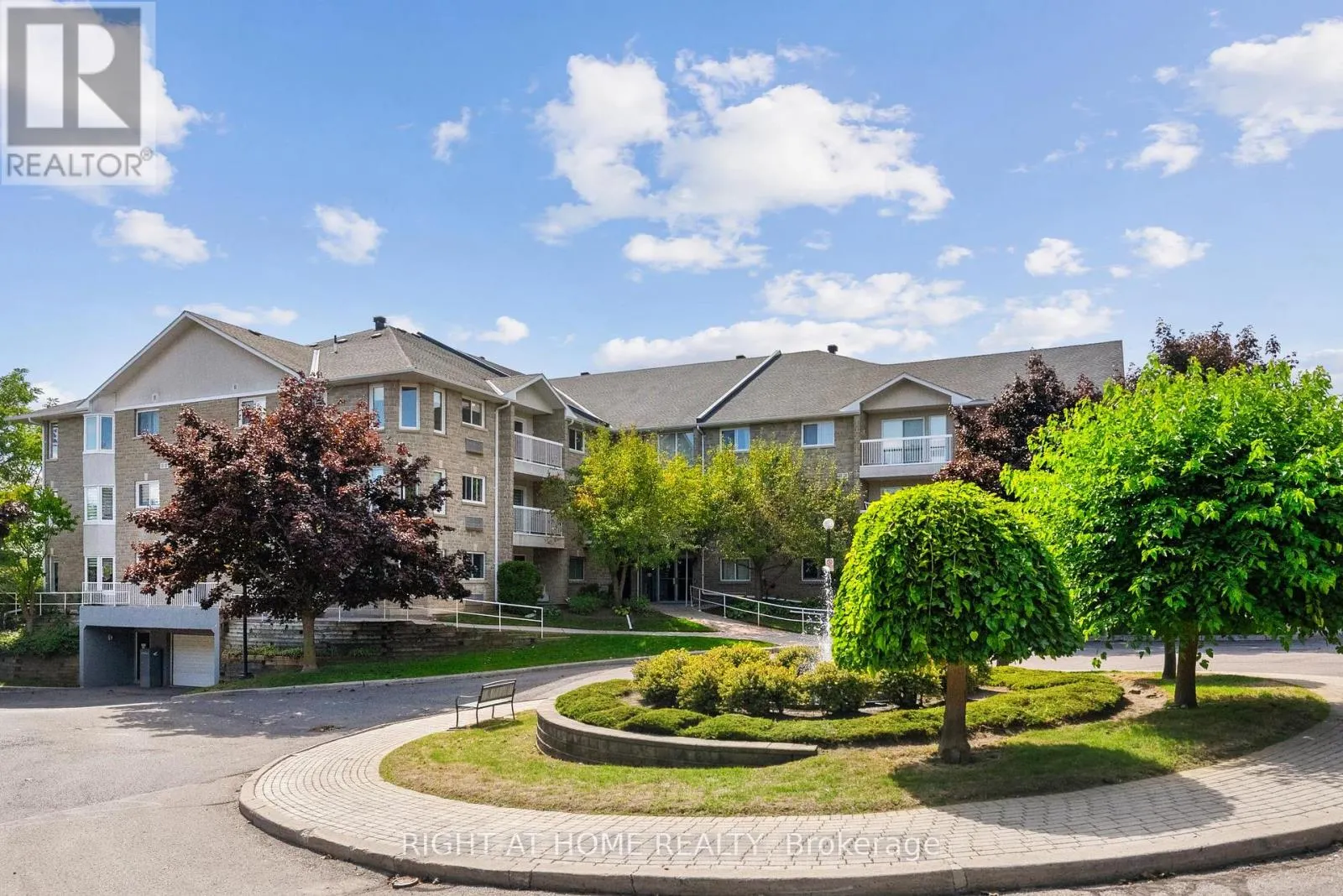 122B - 1099 CLONSILLA AVENUE, #122B