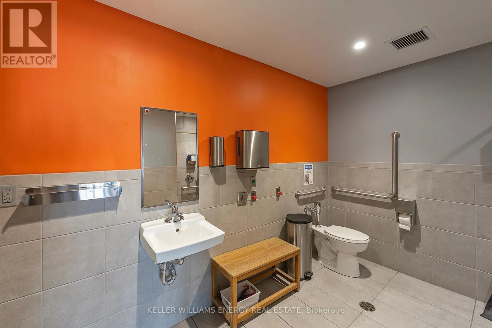 6B - 500 GARDINERS ROAD, #6B
