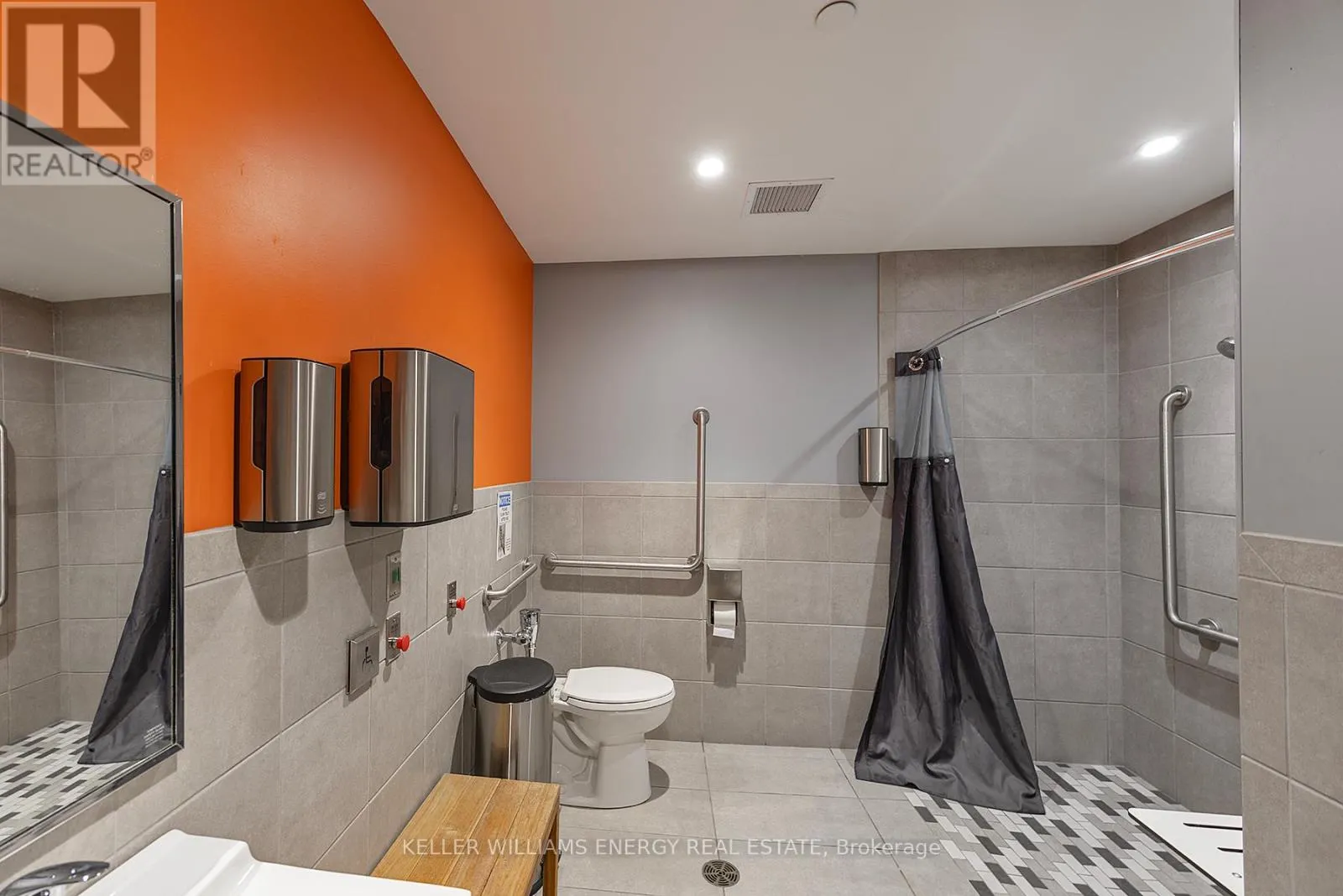 6B - 500 GARDINERS ROAD, #6B