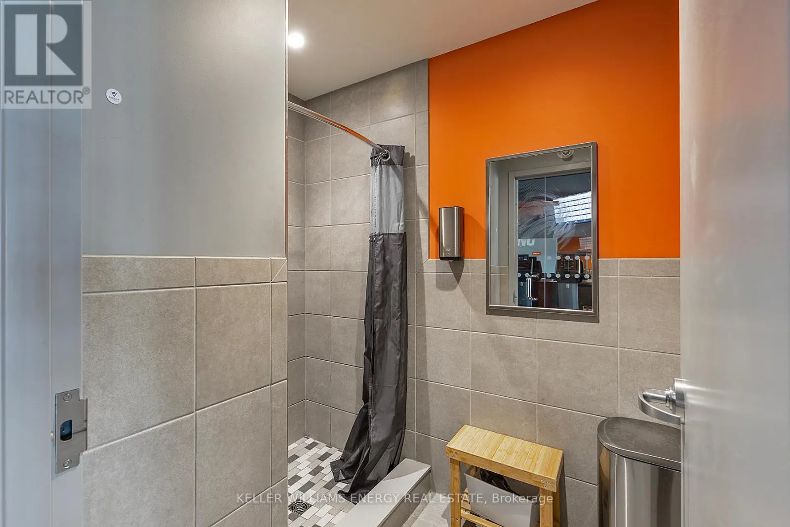 6B - 500 GARDINERS ROAD, #6B