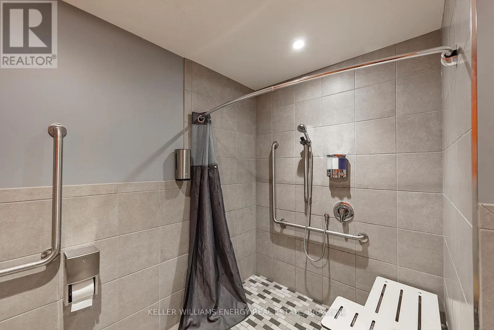 6B - 500 GARDINERS ROAD, #6B