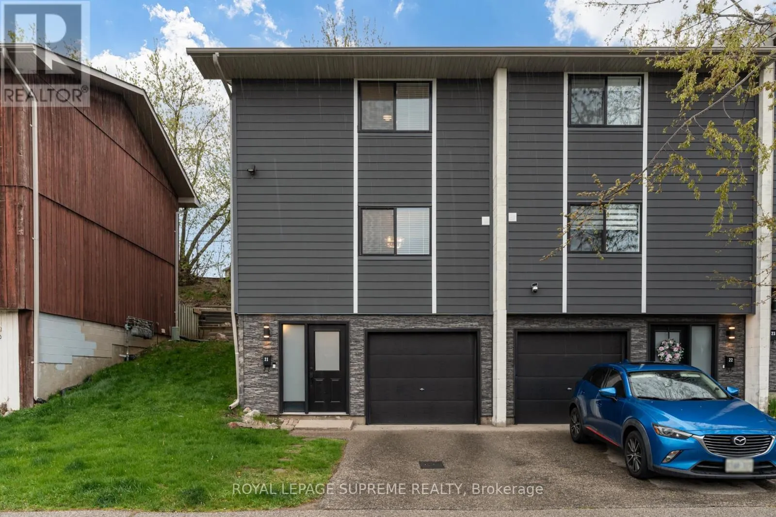 21 - 135 CHALMERS STREET S