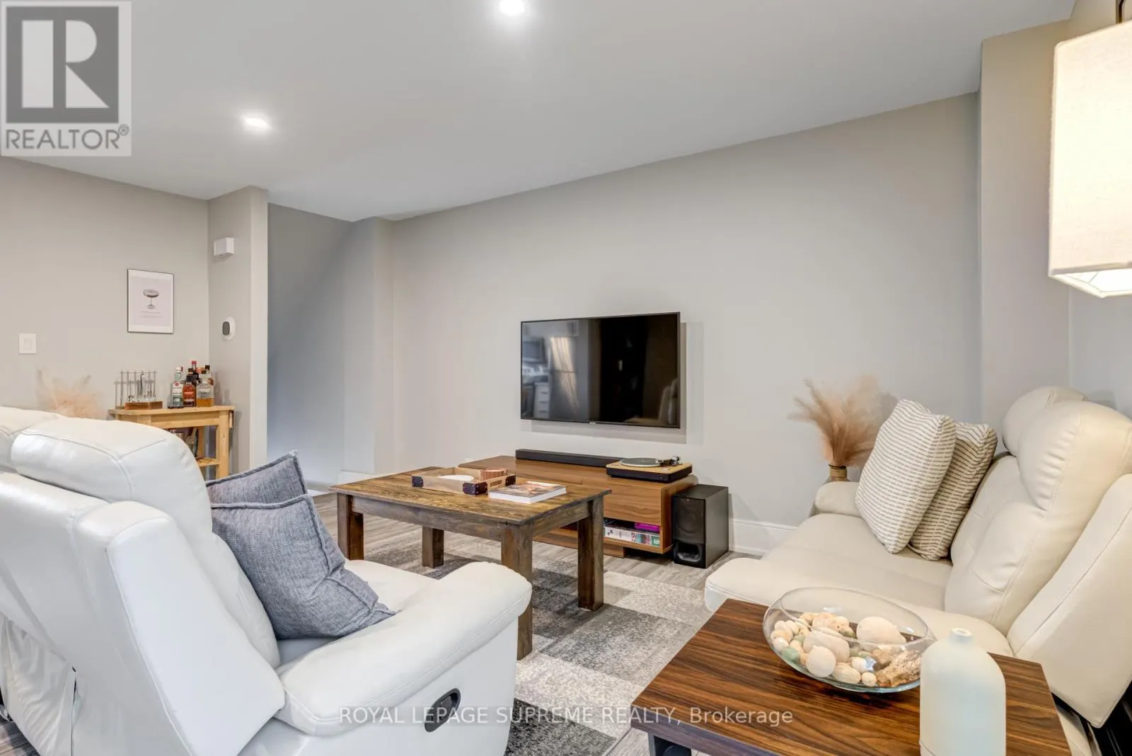 21 - 135 CHALMERS STREET S