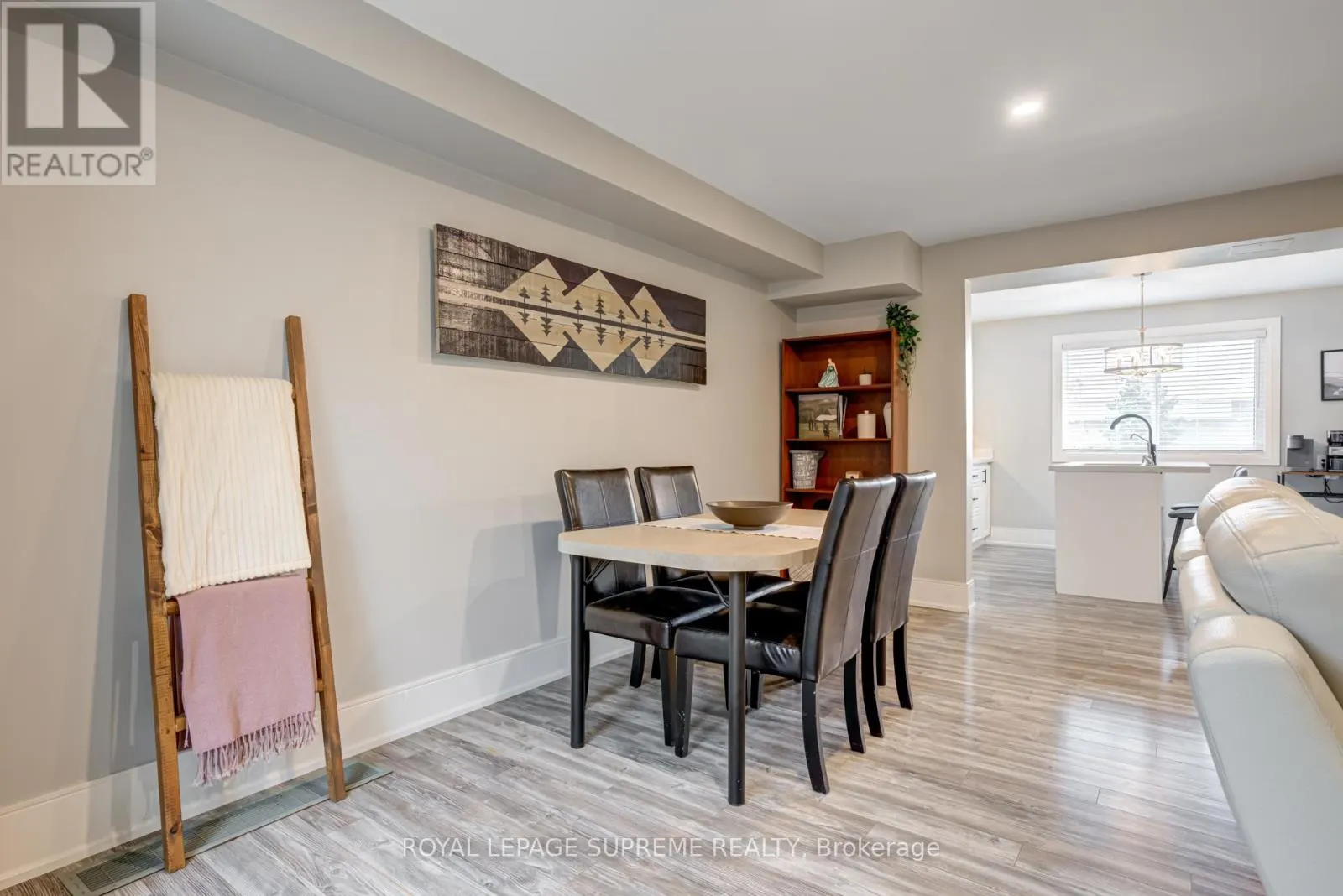 21 - 135 CHALMERS STREET S