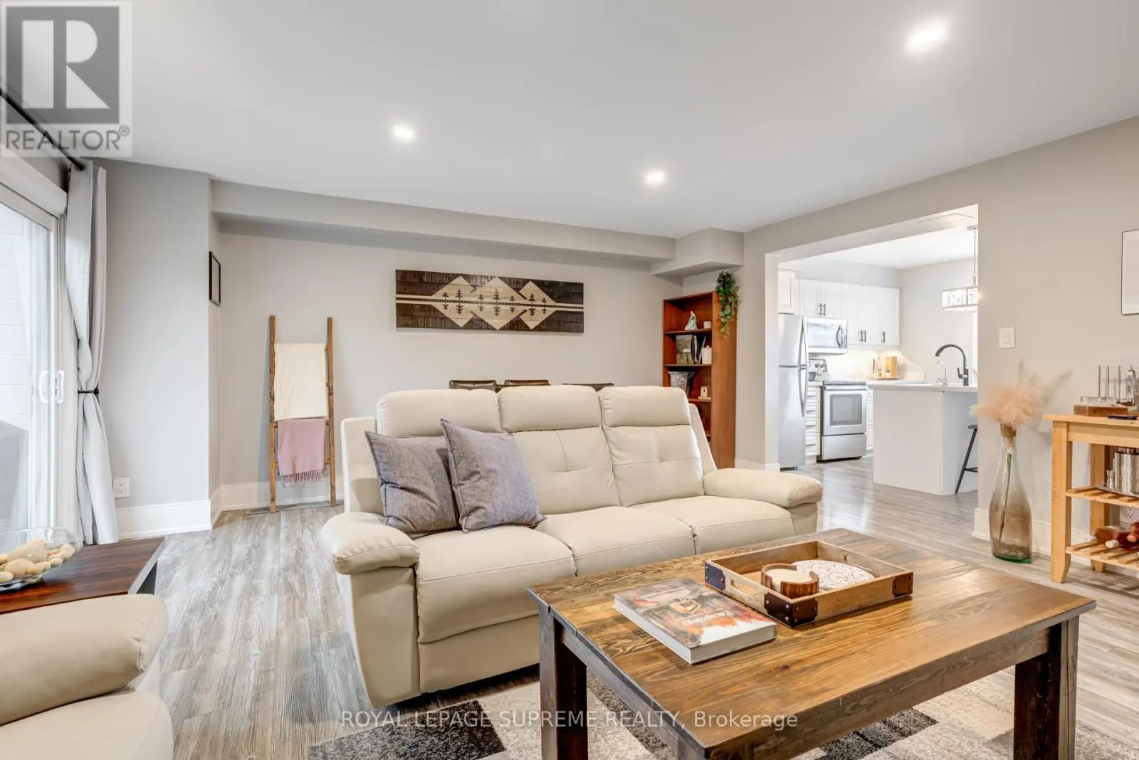 21 - 135 CHALMERS STREET S
