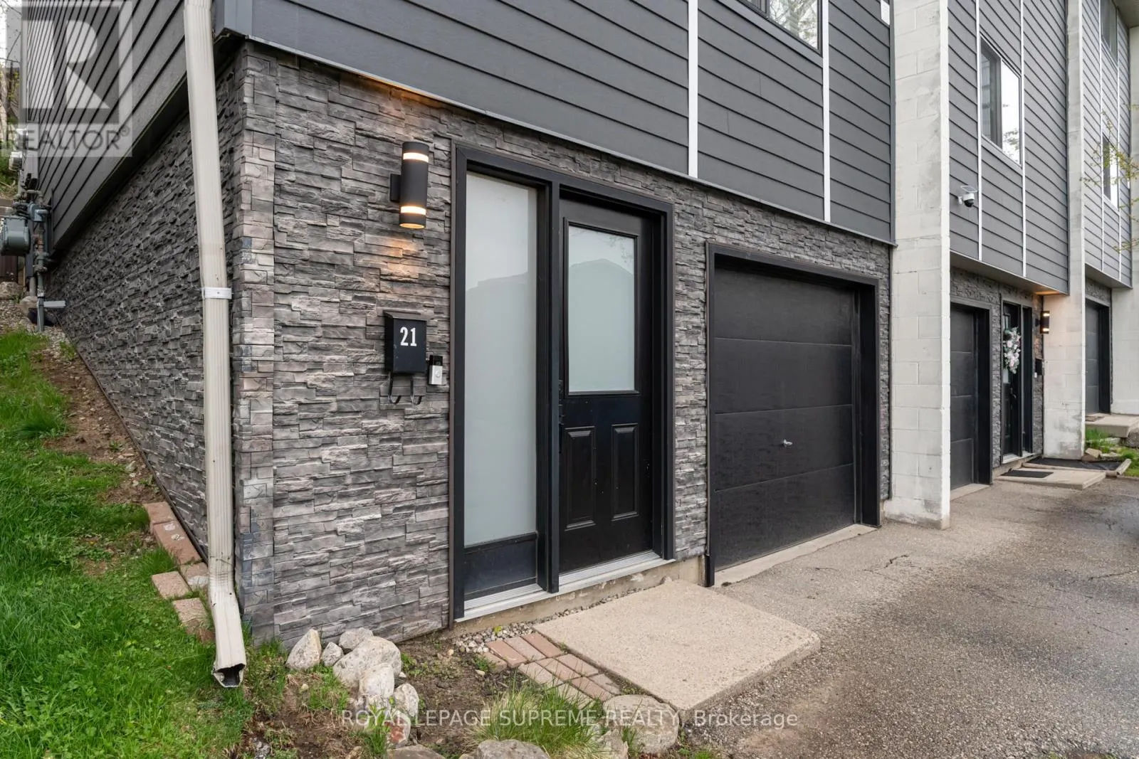 21 - 135 CHALMERS STREET S