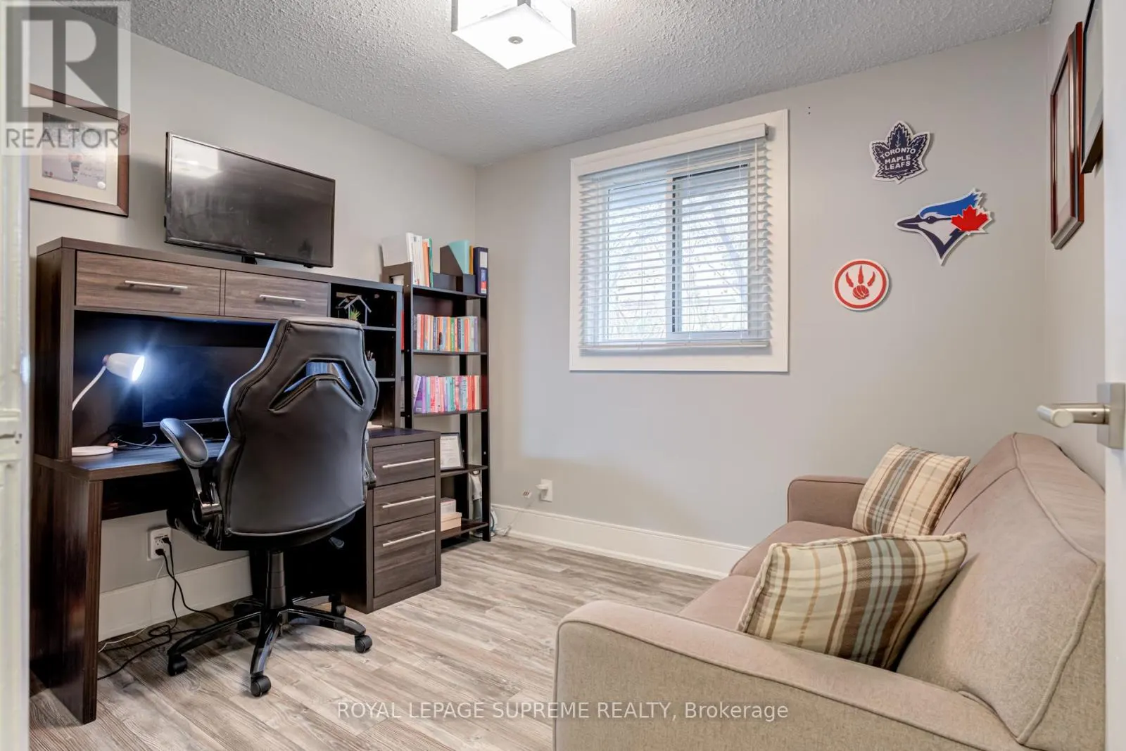 21 - 135 CHALMERS STREET S