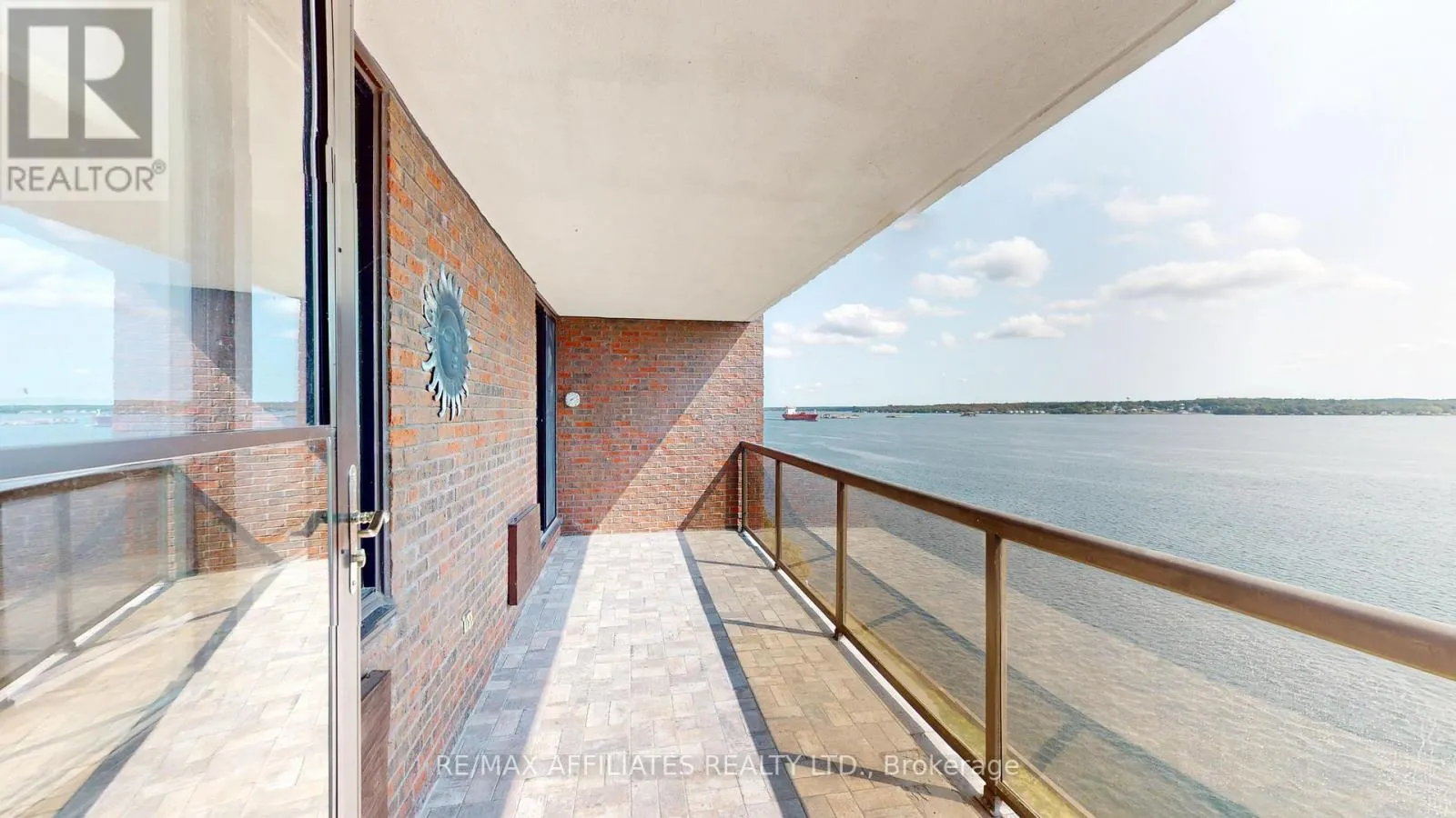 802 - 55 WATER STREET E