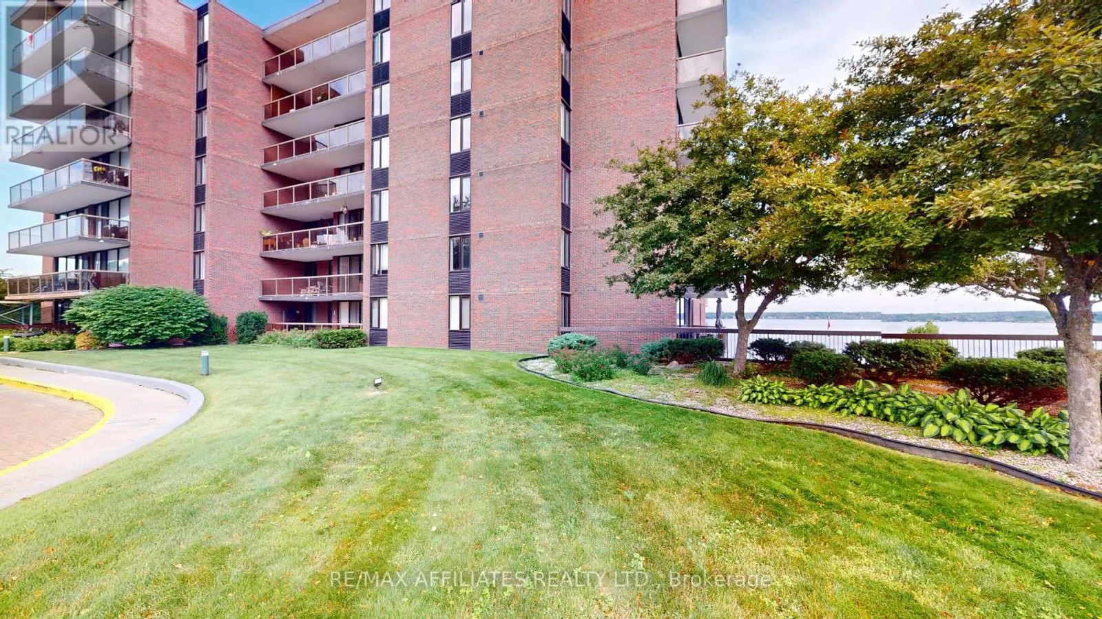 802 - 55 WATER STREET E