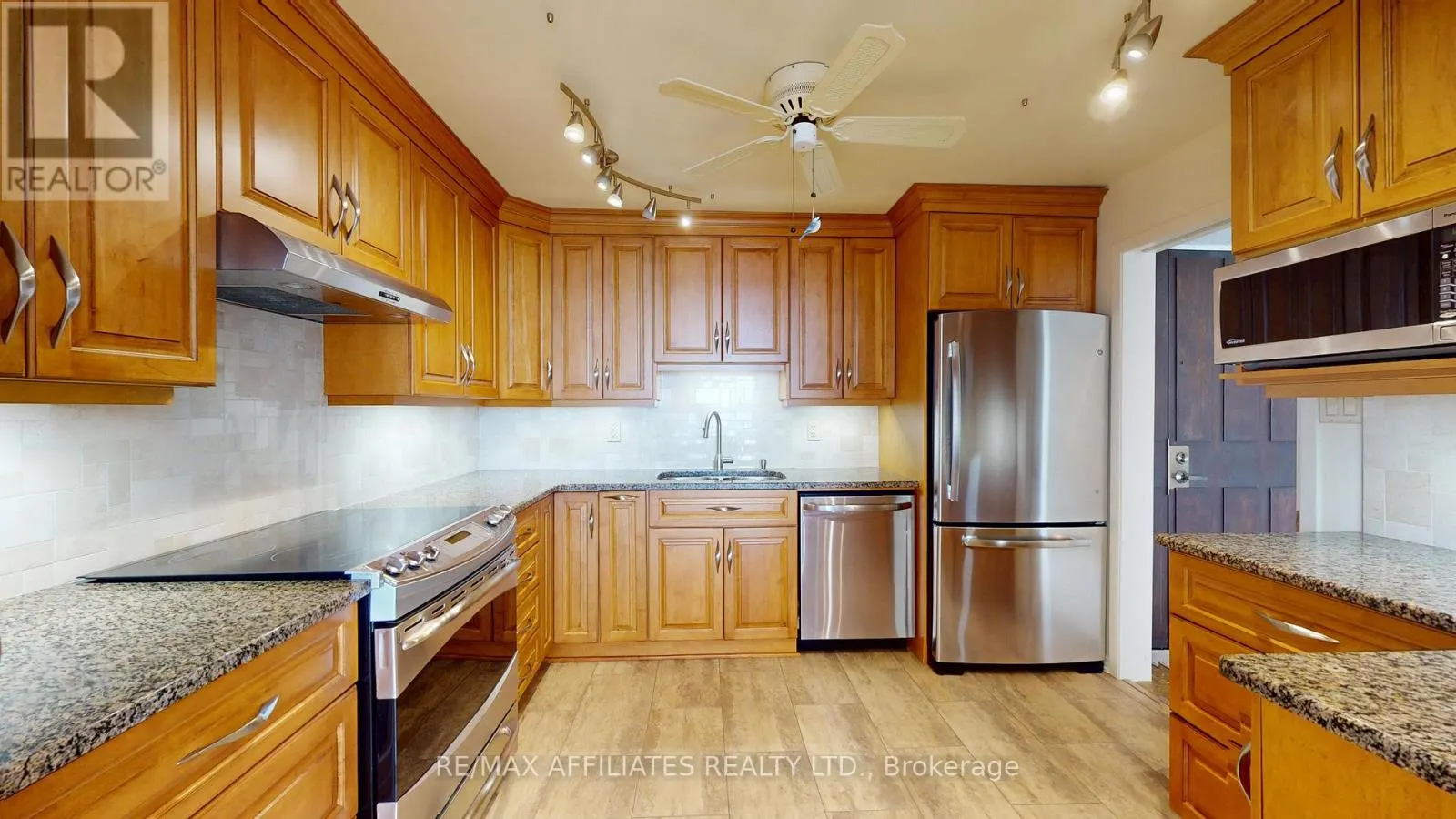 802 - 55 WATER STREET E