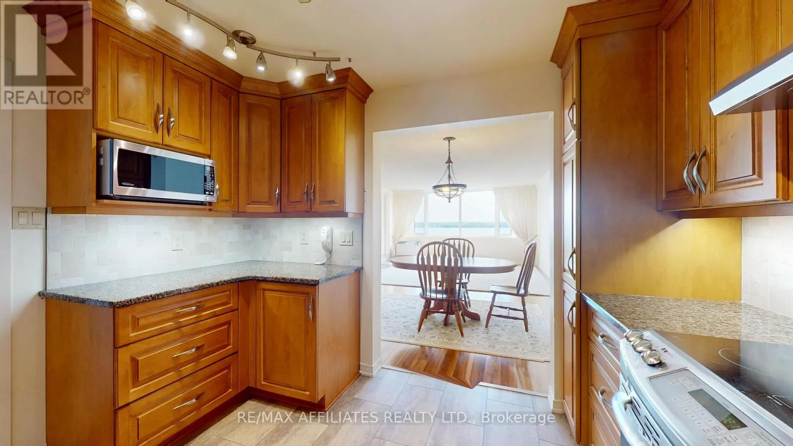802 - 55 WATER STREET E