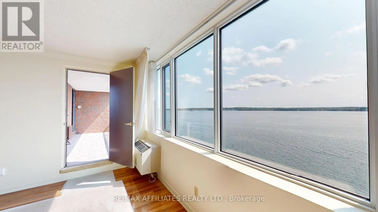802 - 55 WATER STREET E