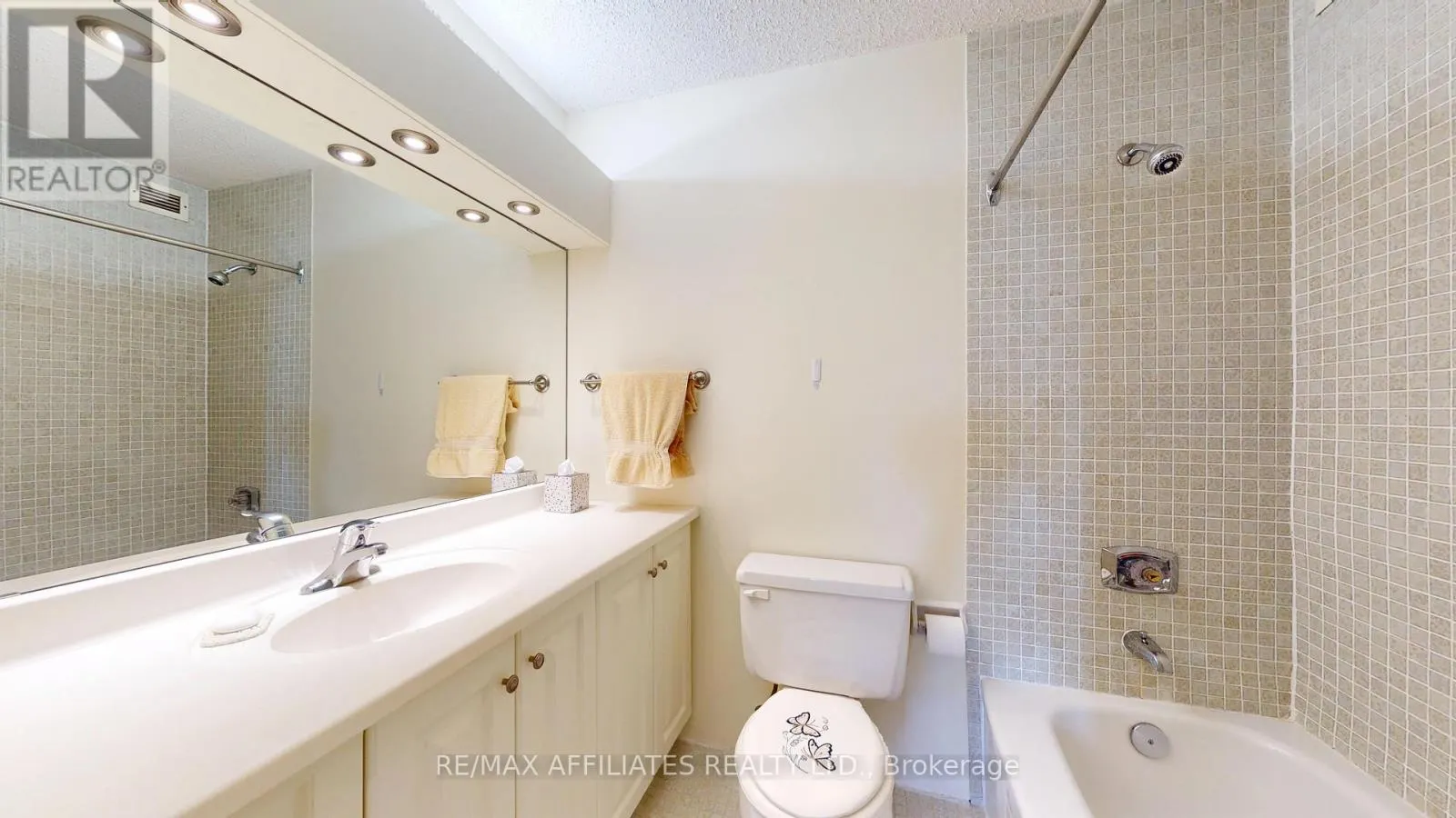 802 - 55 WATER STREET E