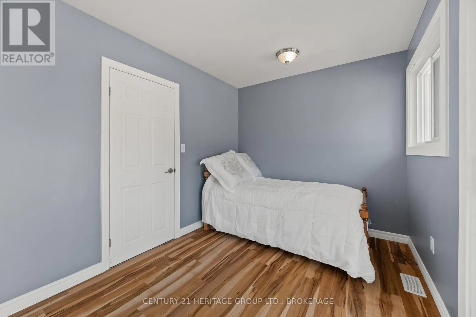 1014 WOODBINE ROAD S