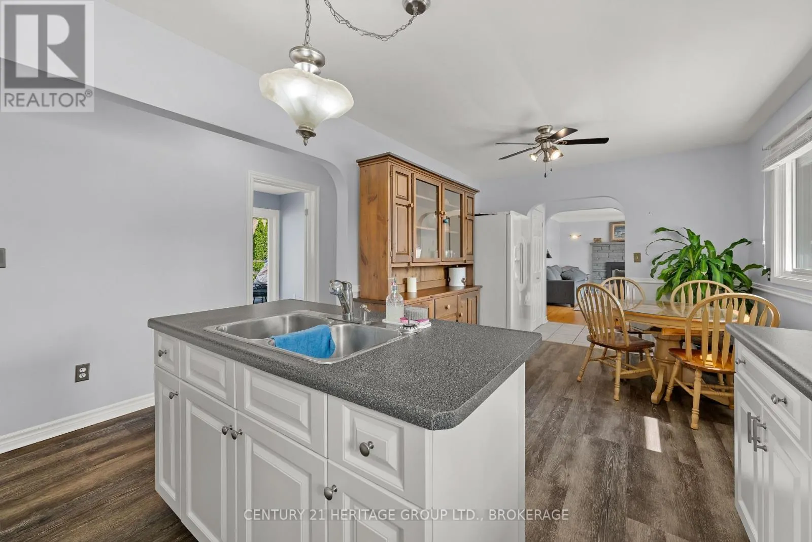 1014 WOODBINE ROAD S