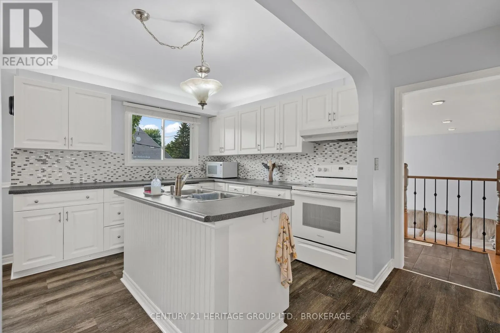 1014 WOODBINE ROAD S