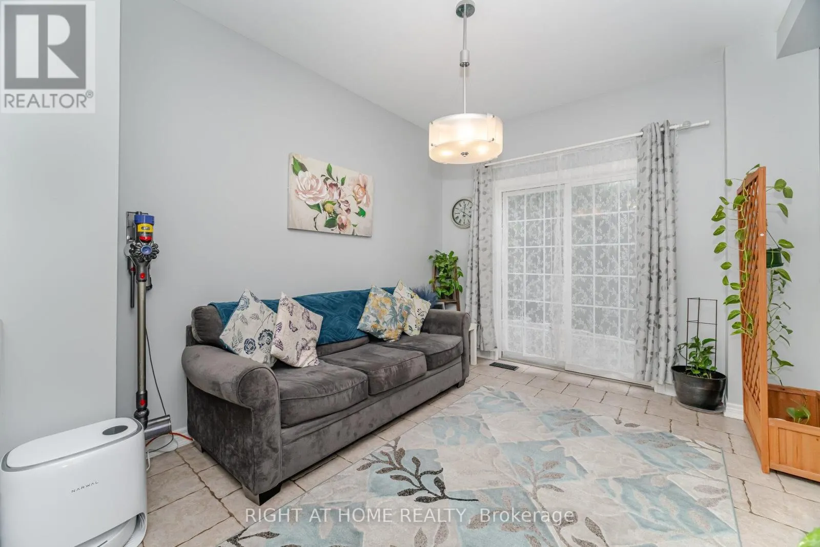 35 - 1085 HARROGATE DRIVE