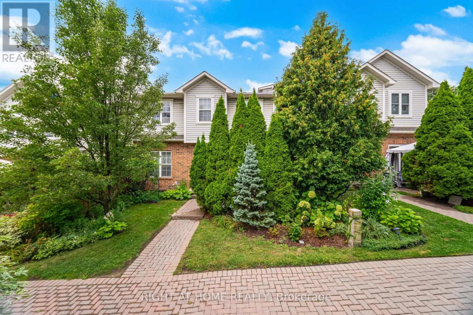 35 - 1085 HARROGATE DRIVE