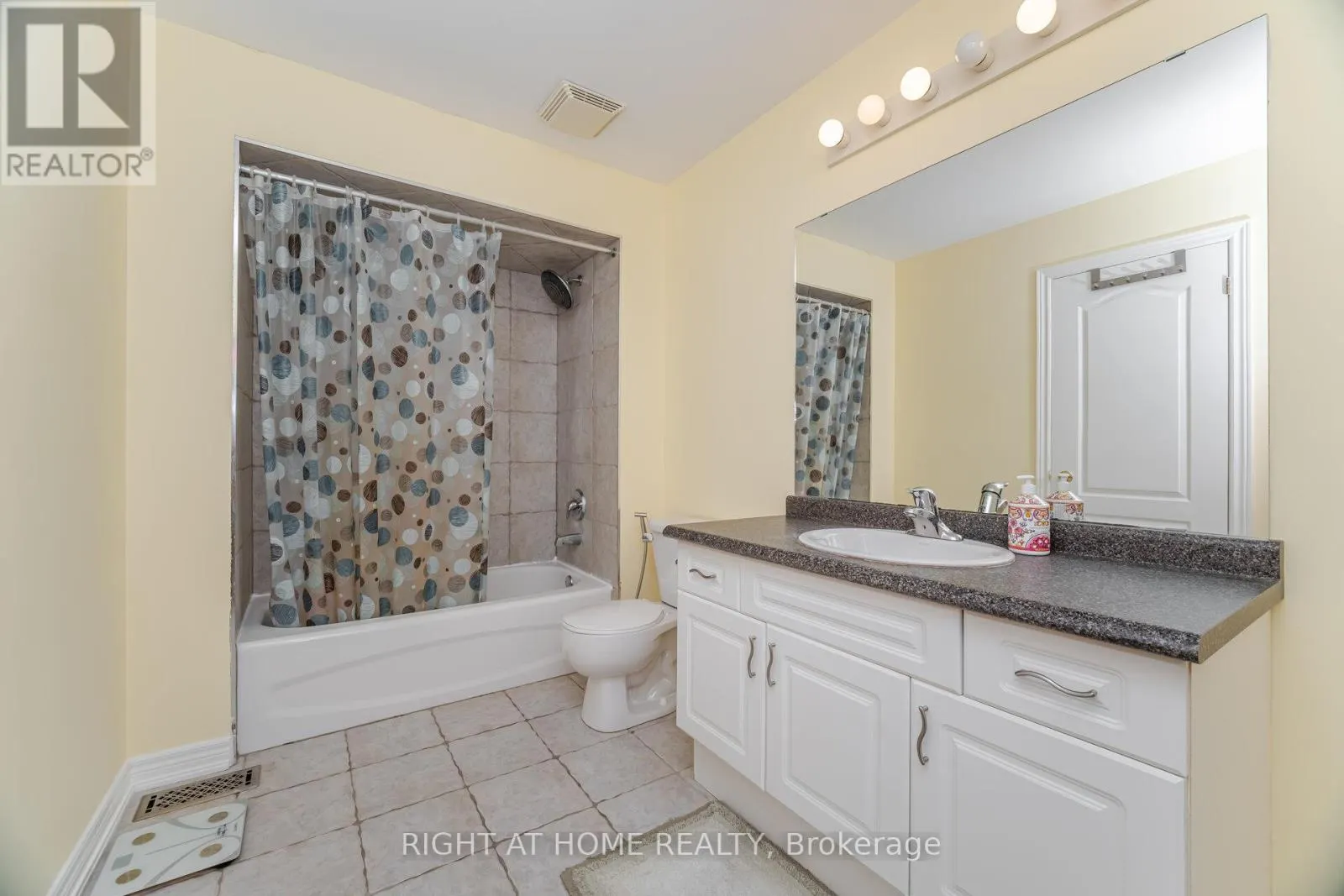 35 - 1085 HARROGATE DRIVE
