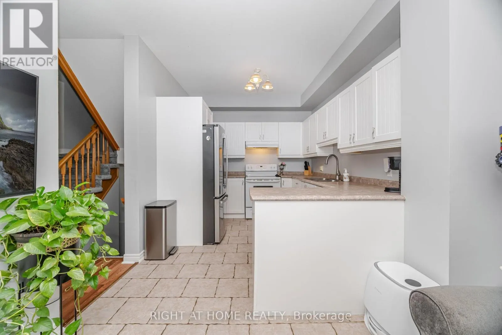 35 - 1085 HARROGATE DRIVE